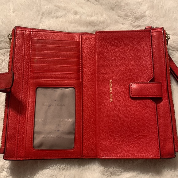 Michael Kors wallet/wristlet - Picture 3 of 4